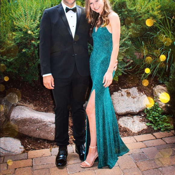 Emerald Green Formal Evening Gown - Picture 2 of 4